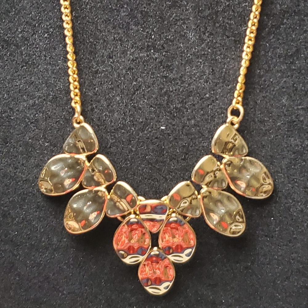Hammered goldtone necklace and earrings set NWT